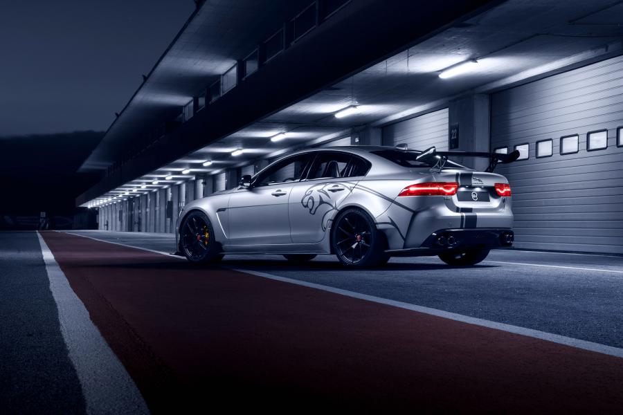  Jaguar XE SV Project 8 (X760) 2017 года  (WW) (фото 33 из 45)